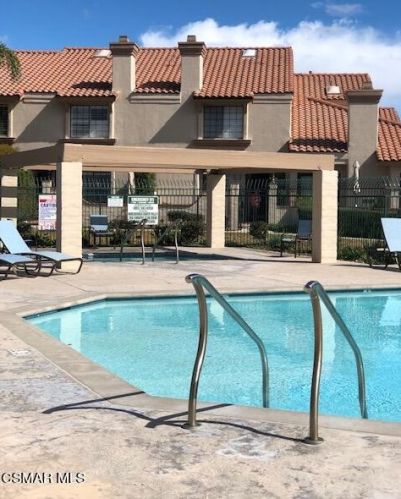 334 Country Club Dr, Simi Valley CA  93065-7646 exterior