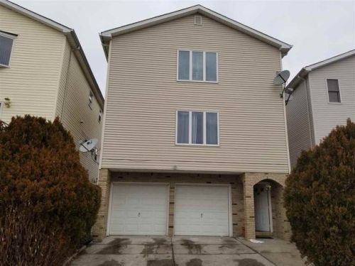 18 Elm Ct, Bayonne NJ  07002-4371 exterior