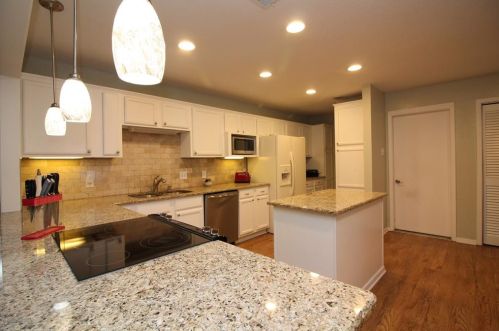 5012 Ledgestone Dr, Fort Worth TX  76132-2017 exterior