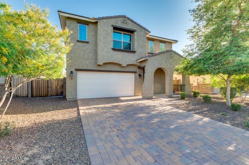 135 Bernie Ln, Gilbert, AZ 85295-0103