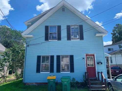 28 Chestnut St, Rochester NH  03867-2608 exterior