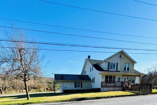 3809 Fireline Rd, Palmerton, PA 18071-5737