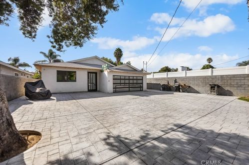 6855 Peach Ave, Van Nuys, CA 91406-5228