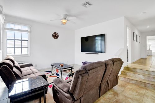 7219 Serrano Ter, Delray Beach FL  33446-2200 exterior