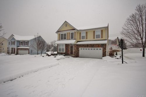 8 Mckenzie Ct, Middletown, NY 10940-5069