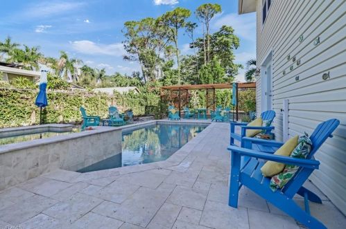 1081 Hollygate Ln, Naples, FL 34103-3846