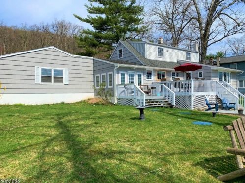 89 Bearfort Rd, West Milford Lakes NJ  07480-1401 exterior