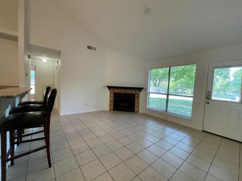 210 Denton Dr, Euless TX  76039-3441 exterior