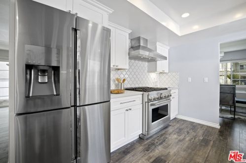 2210 Bataan Rd, Redondo Beach, CA 90278-1405