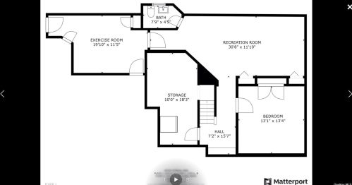 18 Drew Dr, Eastport NY  11941-1335 exterior