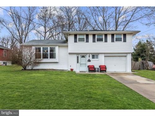2302 New Albany Rd, Riverton, NJ 08077-3541