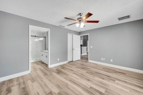 7836 104 Ave, Vero Beach FL 32967-3660 exterior