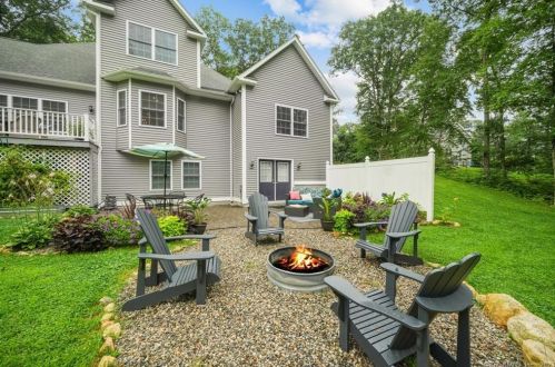 68 Goldberg Rd, Colchester, CT 06415-2145