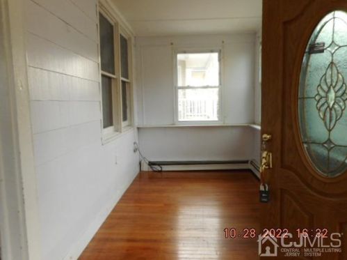 19 Wedgewood Ave, Woodbridge, NJ 07095-3801