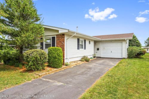 33 Watkins Rd, Bricktown NJ  08724-2446 exterior