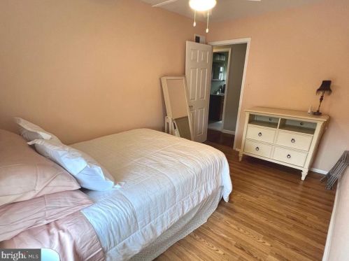 337 Hanby Cir, Boothwyn PA  19061-2319 exterior