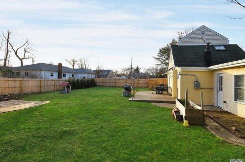 324 4 St, Elwood NY  11731-2930 exterior