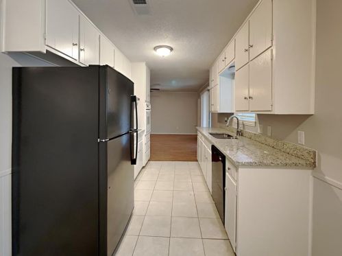 1033 Livingston Dr, Hurst TX  76053-4103 exterior