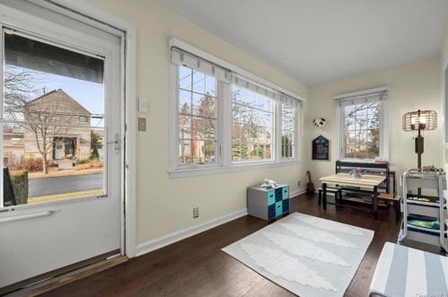 134 Third Ave, New Rochelle, NY 10803-1427