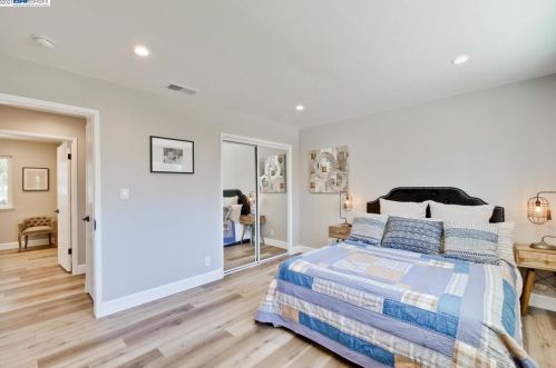 6570 Inglewood Dr, Pleasanton CA  94588-3825 exterior
