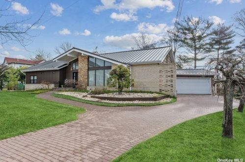 560 Rica Ln, Woodsburgh, NY 11598-1532