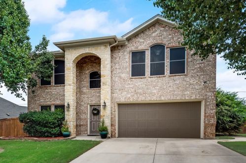 716 Madeline Ct, Azle, TX 76020-2586