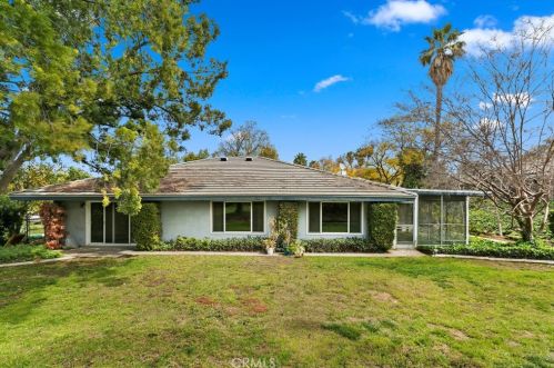 5576 Inner Circle Dr, Riverside CA  92506-3617 exterior