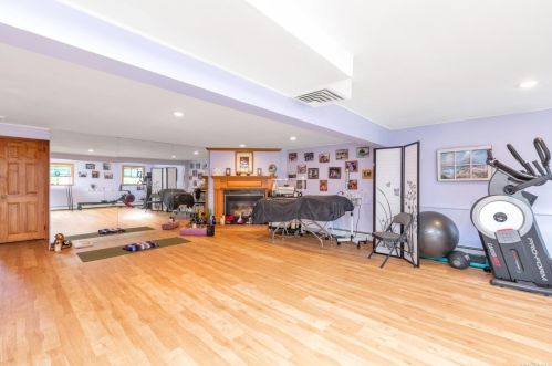 2111 Skipper Ct, North Bellmore NY  11710-3011 exterior