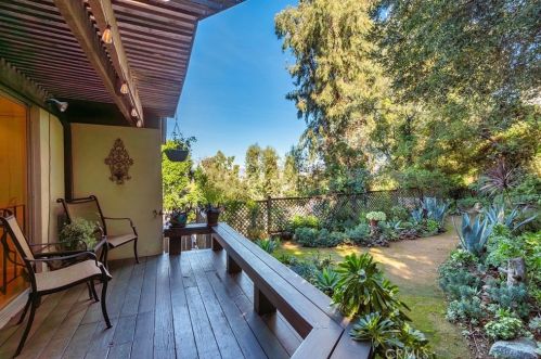 3870 Carpenter Ave, North Hollywood CA  91604-3729 exterior