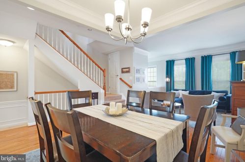 8231 Singleleaf Ln, Lorton VA  22079-5634 exterior