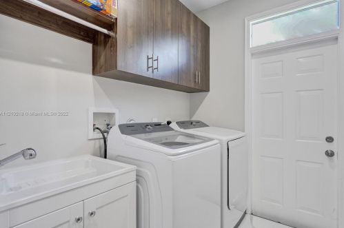 3821 185th Ave, Hollywood FL  33029-2712 exterior