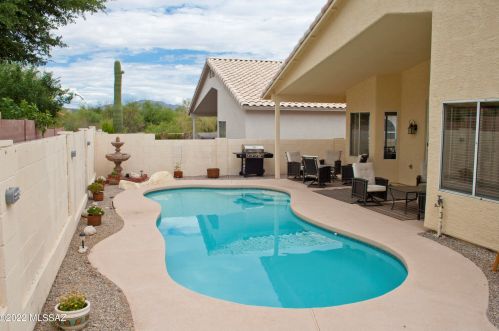 7807 Windriver Dr, Tucson, AZ 85750-7018