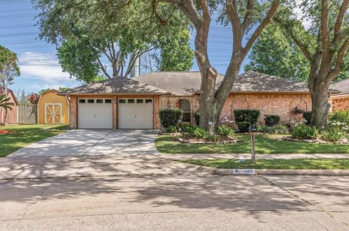1005 Amy Dr, Deer Park, TX 77536-4248