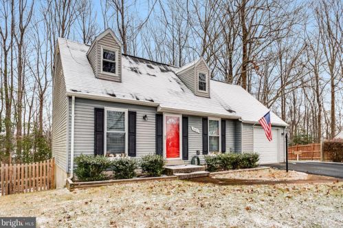 5483 Rector Dr, Woodbridge VA  22193-3703 exterior