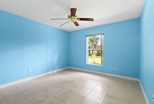 1698 Mockingbird Dr, Fort Pierce FL  34986-2045 exterior