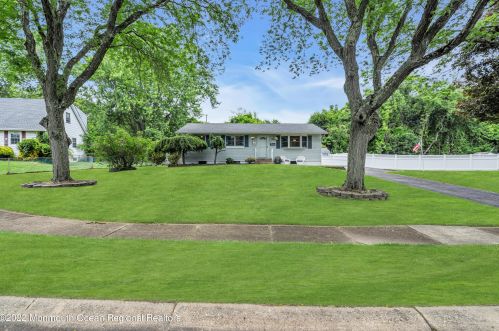 10 Trinity Pl, Jackson Twp NJ  08527-1822 exterior