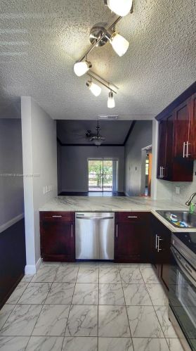 8003 21st Ct, Hollywood, FL 33025-2256