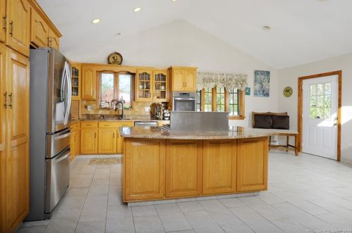 111 Comstock Hill Ave, Norwalk CT  06850-1011 exterior