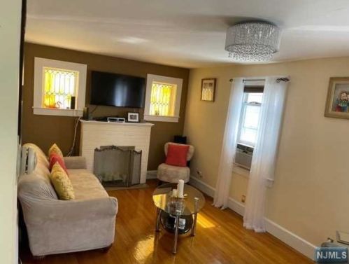 315 Windsor Rd, Wood-Ridge, NJ 07075-1117