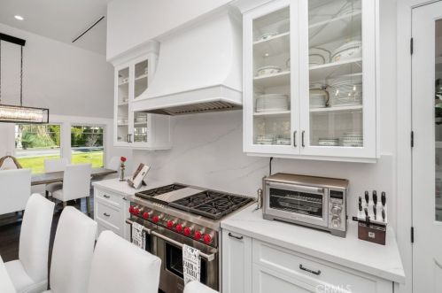 864 Kenneth Rd, Glendale CA  91202-1448 exterior