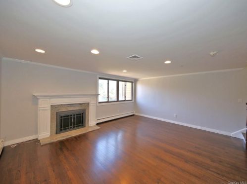 152 Brush Hollow Cres, Rye Brook NY  10573-1624 exterior