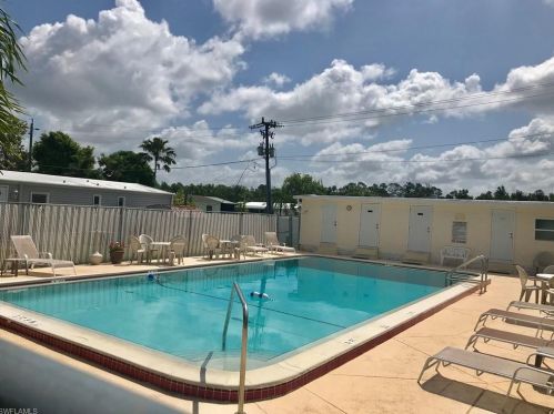 561 Cape Florida Ln, Naples, FL 34104-4146