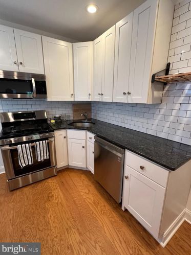 2214 Manton St, Philadelphia PA  19146-4221 exterior