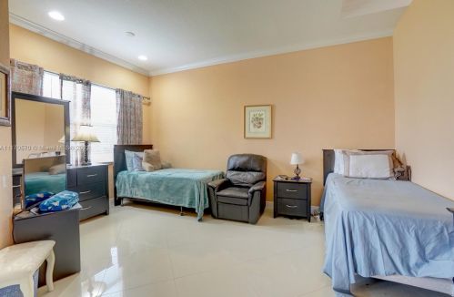 160 Saratoga Ave, Fort Pierce FL  34953-5974 exterior