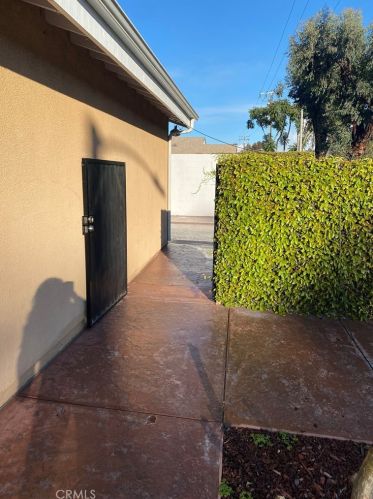 11700 Pope Ave, Lynwood CA  90262-4676 exterior