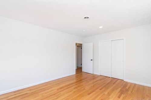 11 Bristol Rd, Windsor Locks CT  06096-2009 exterior