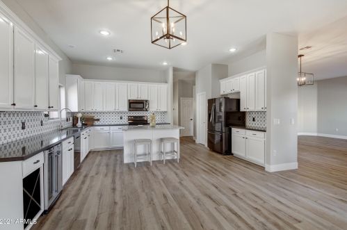 4468 Laurel Ave, Gilbert, AZ 85234-7651