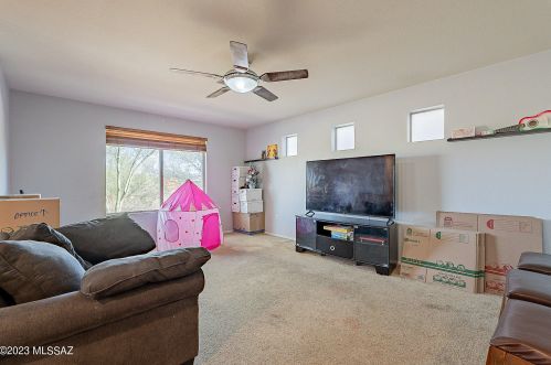 10651 Singing Canyon Dr, Tucson, AZ 85747-6010