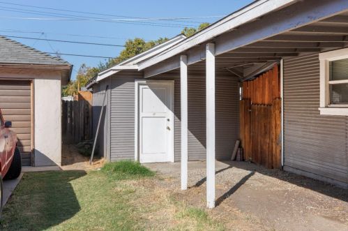 418 Yosemite Ave, Modesto CA  95351-3238 exterior
