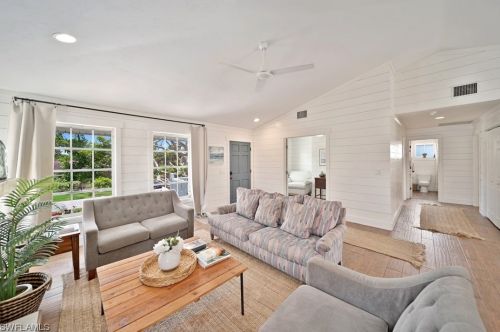 220 Palm Lk Dr, Sanibel FL 33957-5601 exterior